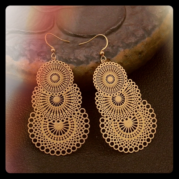 Lasercut Filigree Waterdrop Dangle Earring - Picture 1 of 6